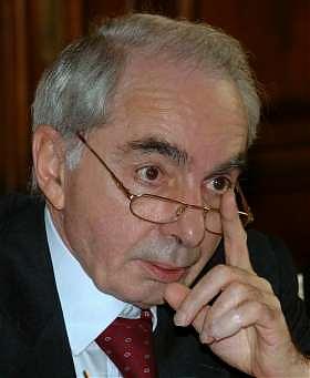 NAPOLITANO NON E’ UN REGISTRATORE, intervista a Giuliano Amato, da Il Sole 24 Ore, 5 dicembre 2010