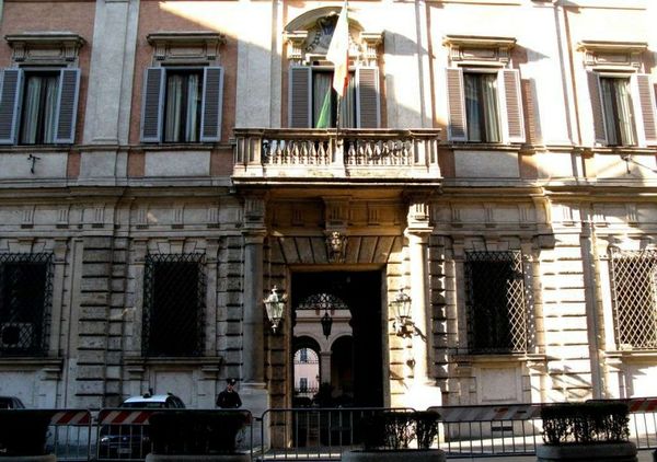 LA MAGGIORANZA C'E' SOLO A PALAZZO GRAZIOLI di Emanuele Macaluso da Il Riformista del 28 giugno 2011