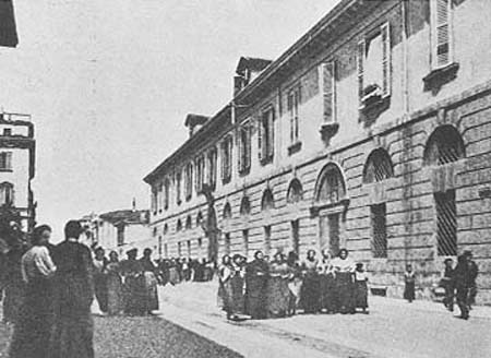 1898 - Operaie socialiste organizzate da Anna Kuliscioff sfidano i cannoni di Bava Beccaris