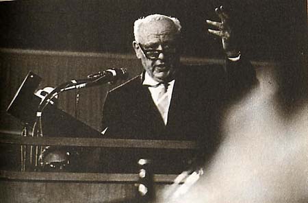 1958 - Fernando Santi durante un intervento in Parlamento 
